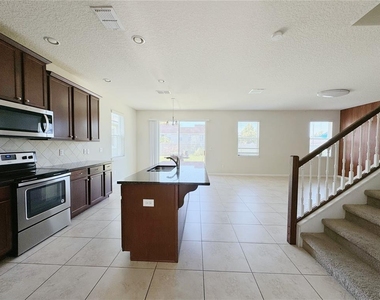 2428 Chateau Loop - Photo Thumbnail 8