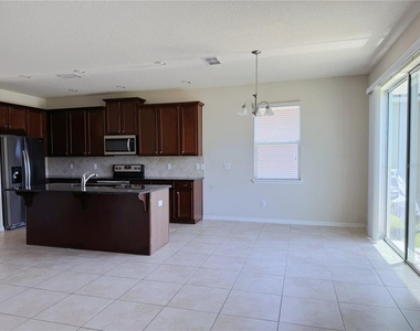 2428 Chateau Loop - Photo Thumbnail 15