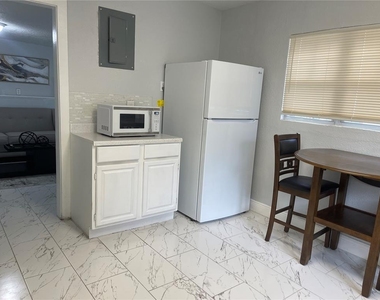 729 Seminole Avenue - Photo Thumbnail 3