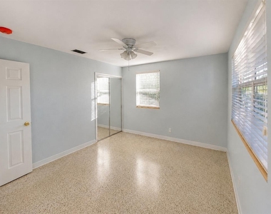 1145 Cordova Avenue - Photo Thumbnail 8
