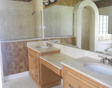 5150 Vistamere Court - Photo Thumbnail 12