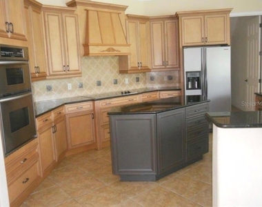 5150 Vistamere Court - Photo Thumbnail 4