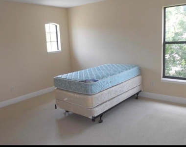 5150 Vistamere Court - Photo Thumbnail 18