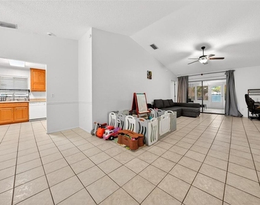 5107 Deer Creek Drive - Photo Thumbnail 12