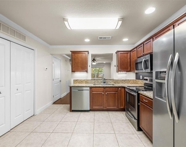 4605 Sw 48th Drive - Photo Thumbnail 7