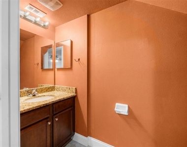 4605 Sw 48th Drive - Photo Thumbnail 9