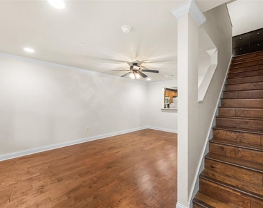 4605 Sw 48th Drive - Photo Thumbnail 5