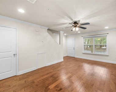 4605 Sw 48th Drive - Photo Thumbnail 4