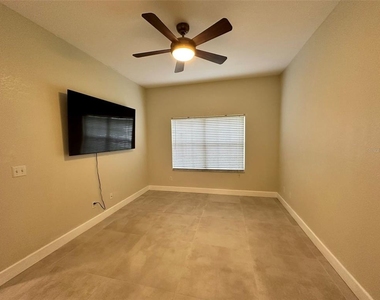 1641 Red Oak Lane - Photo Thumbnail 9