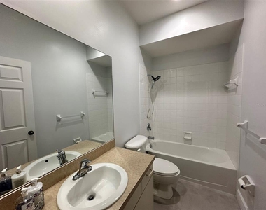 1641 Red Oak Lane - Photo Thumbnail 14