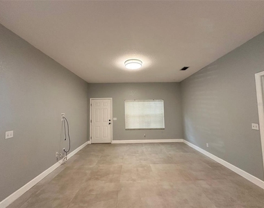 1641 Red Oak Lane - Photo Thumbnail 7