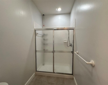 1641 Red Oak Lane - Photo Thumbnail 12