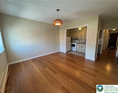 228 Northampton Street - Photo Thumbnail 8