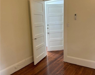 1722 W Market Street - Photo Thumbnail 8
