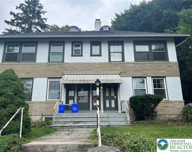 1722 W Market Street - Photo Thumbnail 1