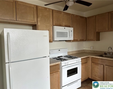 1722 W Market Street - Photo Thumbnail 10