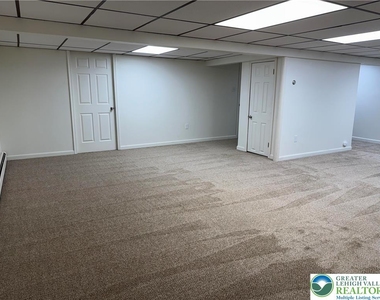 1035 Ridge Avenue - Photo Thumbnail 48