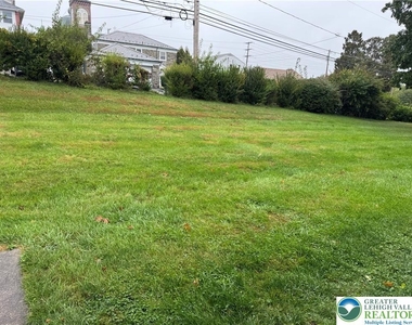 1035 Ridge Avenue - Photo Thumbnail 54