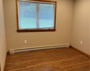 1035 Ridge Avenue - Photo Thumbnail 24