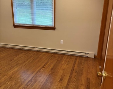 1035 Ridge Avenue - Photo Thumbnail 27
