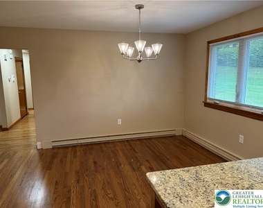 1035 Ridge Avenue - Photo Thumbnail 16