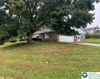 1035 Ridge Avenue - Photo Thumbnail 4
