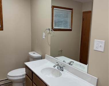 1035 Ridge Avenue - Photo Thumbnail 32