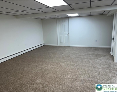 1035 Ridge Avenue - Photo Thumbnail 47