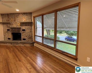 1035 Ridge Avenue - Photo Thumbnail 21