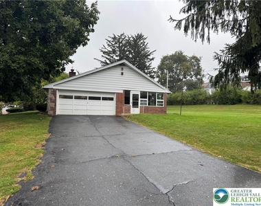 1035 Ridge Avenue - Photo Thumbnail 5