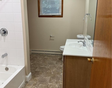 1035 Ridge Avenue - Photo Thumbnail 30