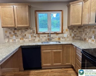1035 Ridge Avenue - Photo Thumbnail 14