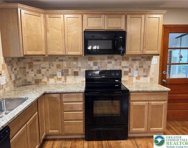 1035 Ridge Avenue - Photo Thumbnail 13
