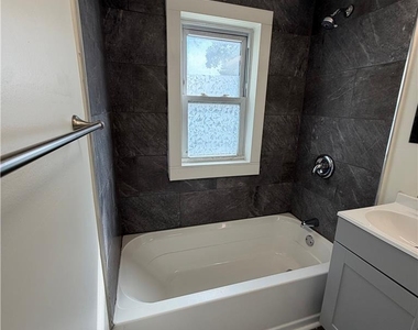 2228 W Allen Street - Photo Thumbnail 8