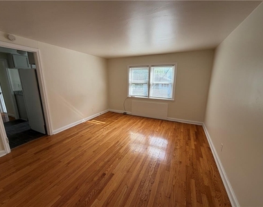 2228 W Allen Street - Photo Thumbnail 3