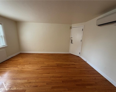 2228 W Allen Street - Photo Thumbnail 4