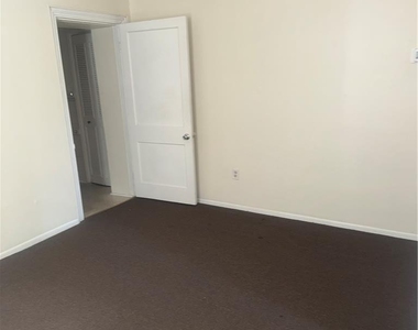 717 Center Street - Photo Thumbnail 5