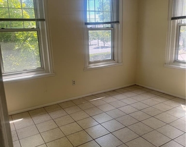 717 Center Street - Photo Thumbnail 3