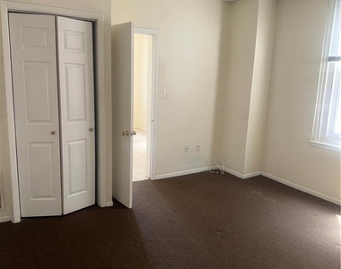 717 Center Street - Photo Thumbnail 6