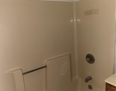 717 Center Street - Photo Thumbnail 7