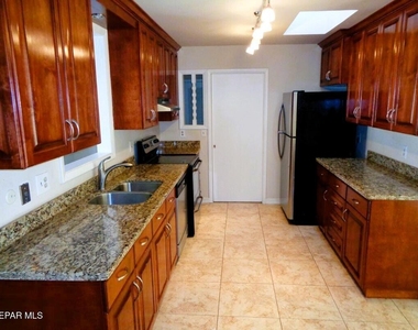 621 Westview Avenue - Photo Thumbnail 9
