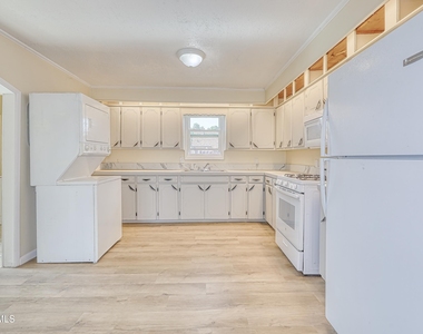 4408 Arlen Avenue - Photo Thumbnail 7