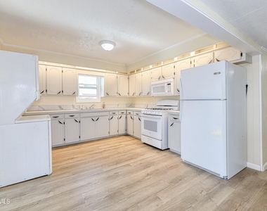 4408 Arlen Avenue - Photo Thumbnail 8