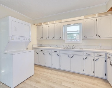 4408 Arlen Avenue - Photo Thumbnail 12