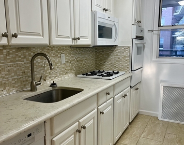 71 Strawberry Hill Avenue - Photo Thumbnail 4