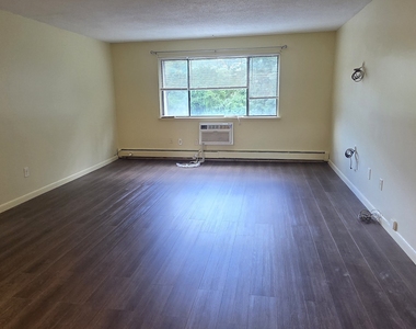 285 High Path Road - Photo Thumbnail 9
