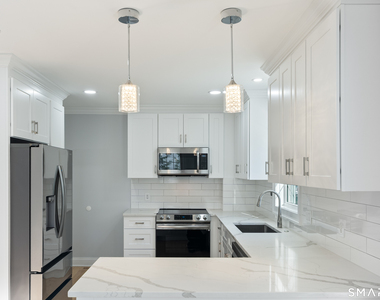 123 East Avenue - Photo Thumbnail 3