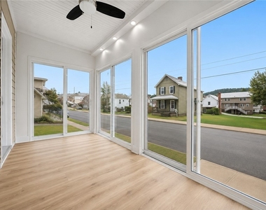 415 Giffin Ave - Photo Thumbnail 1