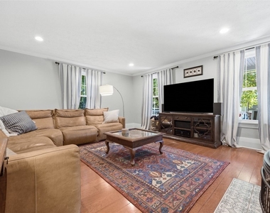 305 Centennial Ave - Photo Thumbnail 4