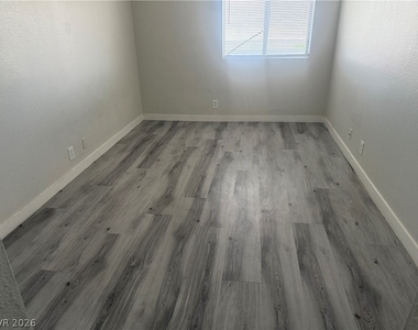 1381 E University Avenue - Photo Thumbnail 20